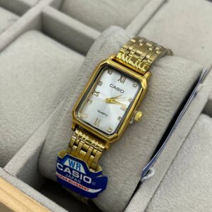 ساعة casio نسائية في علبة - النوع 39
