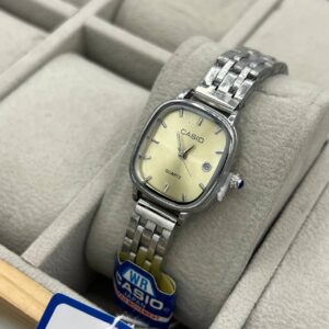 ساعة casio نسائية في علبة - النوع 38