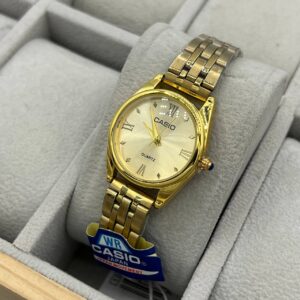 ساعة casio نسائية في علبة - النوع 31