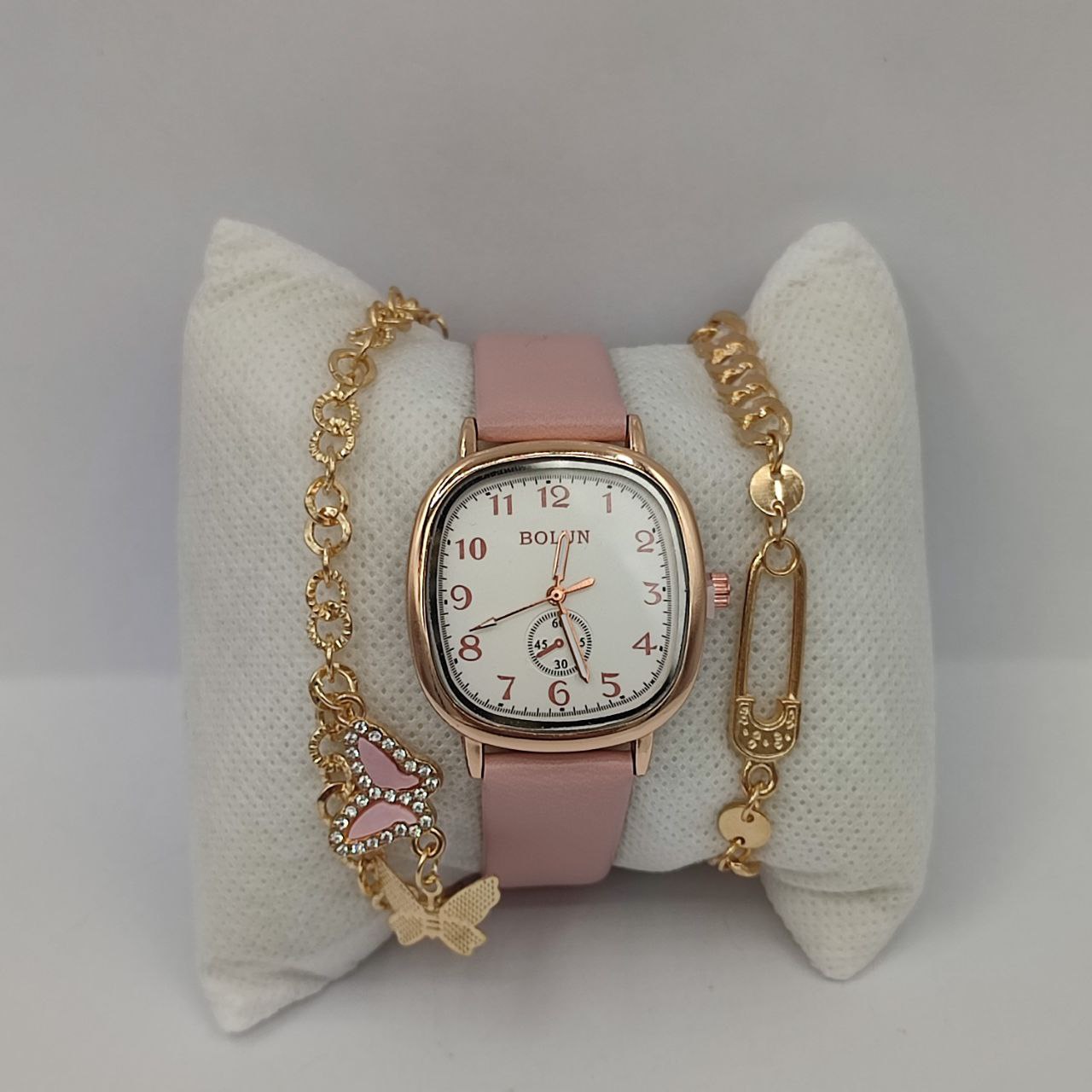 ساعة للبنات مع 2 براسلي في علبة - النوع 27